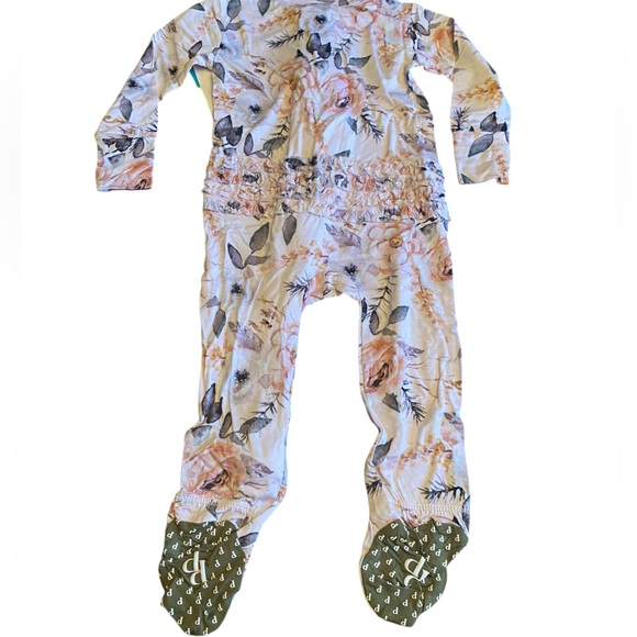 NWT Posh Peanut Harlow Ruffle Zipper One Piece Footie Size 12-18 Mos - Picture 2 of 9